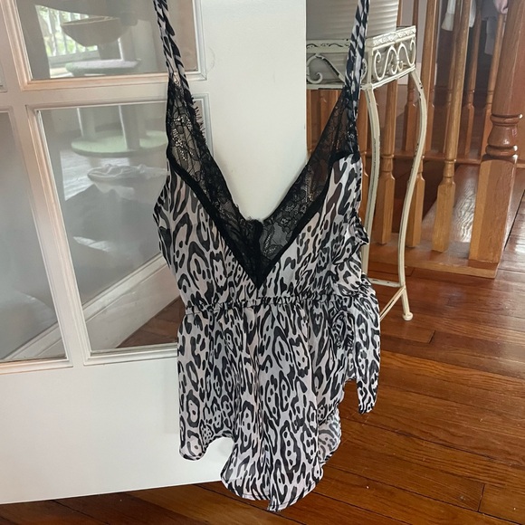 zebra print sexy romper with black lace adjustable straps and tie sides - Picture 4 of 9